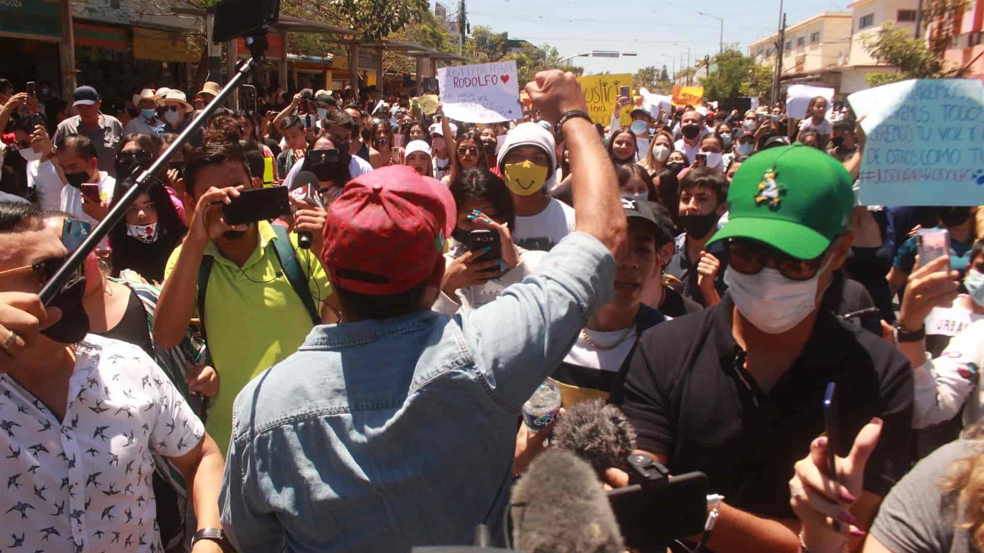 Arturo Islas encabeza marcha para exigir #JusticiaparaRodolfo