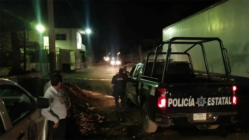 Localizan cadáver envuelto en hules al sur de Culiacán