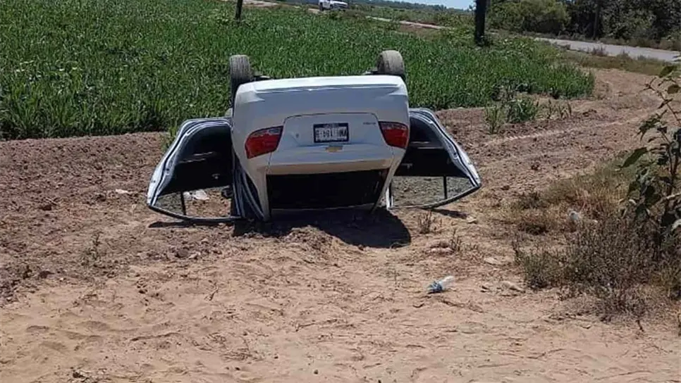 Vuelca un vehículo en Higuera de Zaragoza