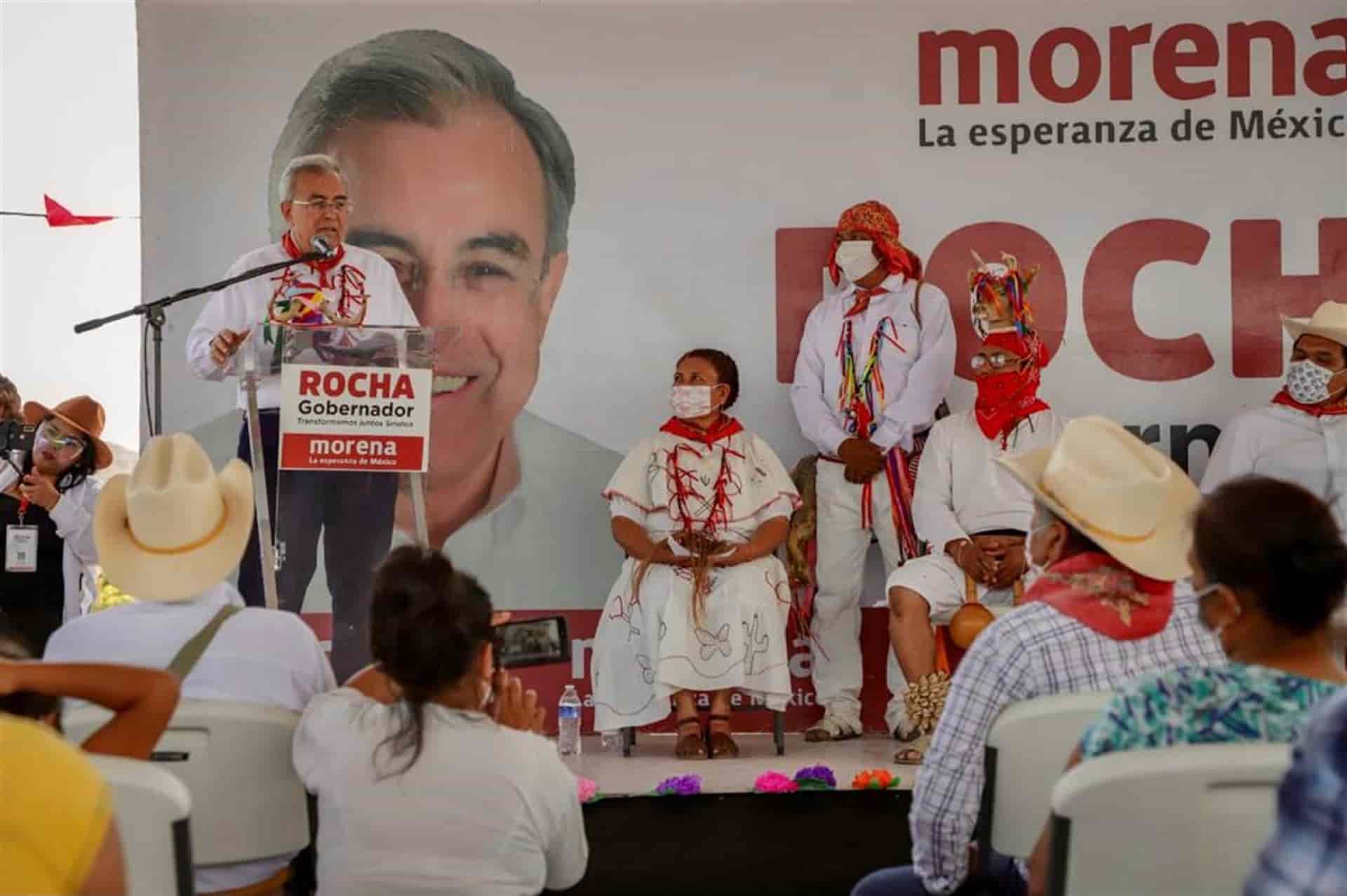 Indígenas de Sinaloa entregan bastón de mando a Rubén Rocha