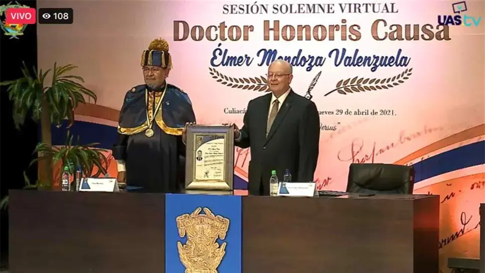 Otorga la UAS a Élmer Mendoza la distinción de Doctor Honoris Causa