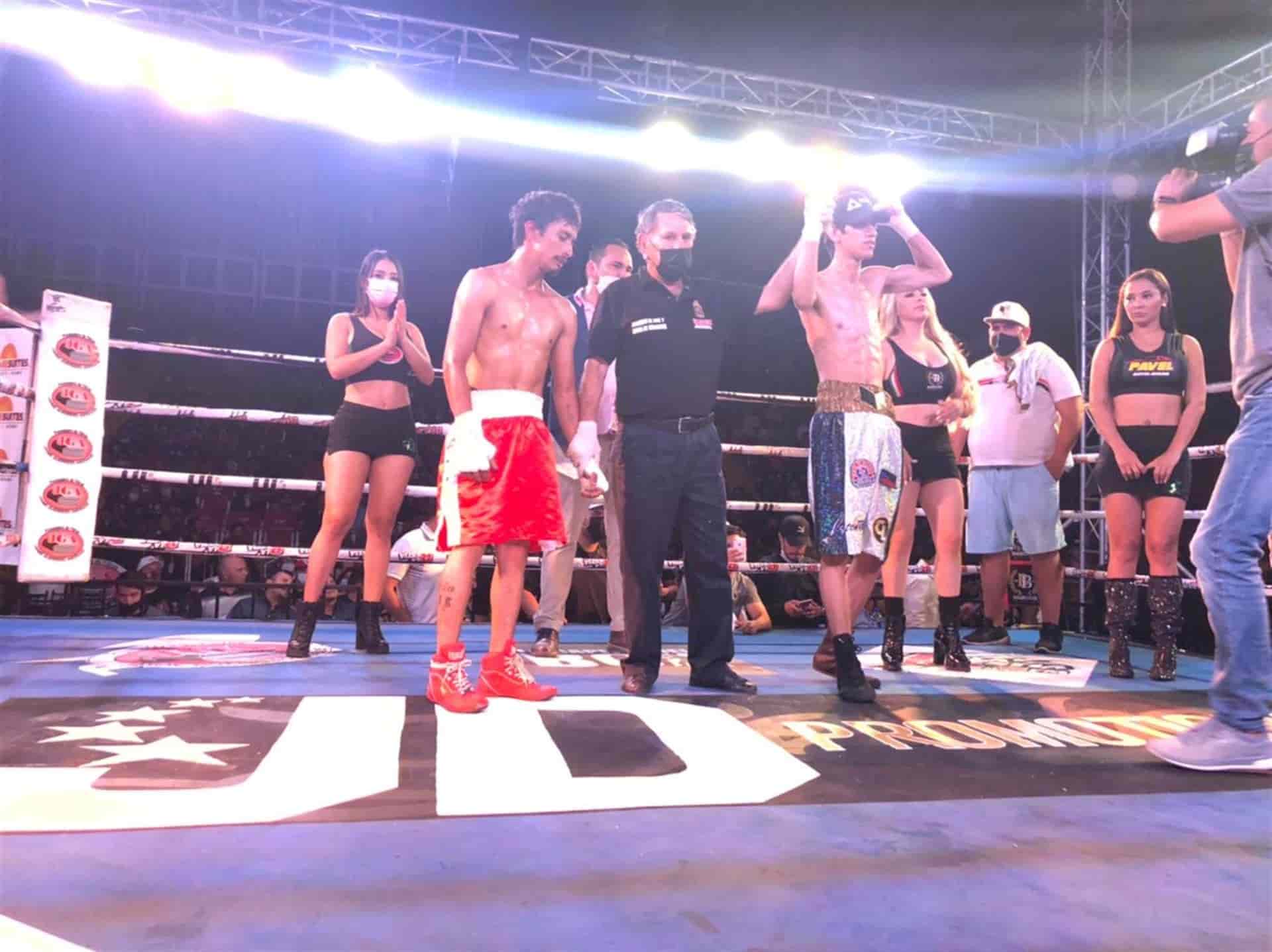 Noche redonda para los primos León en velada boxística