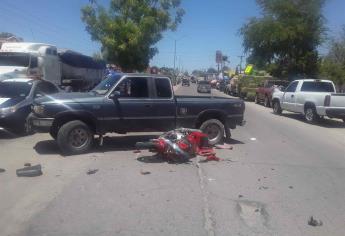 Muere motociclista embestido por camioneta en El Fuerte
