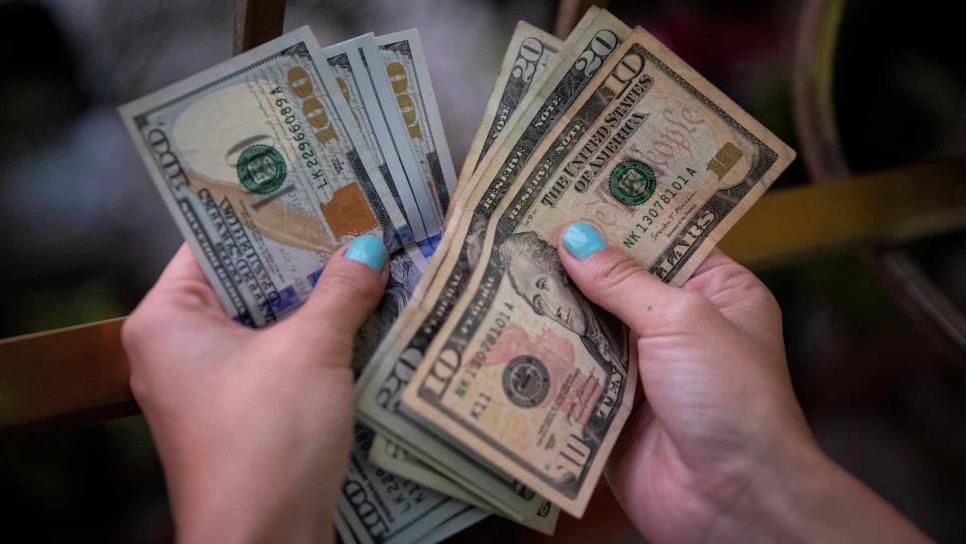Peso mexicano cierra en 19,95 por la debilidad del dólar estadounidense