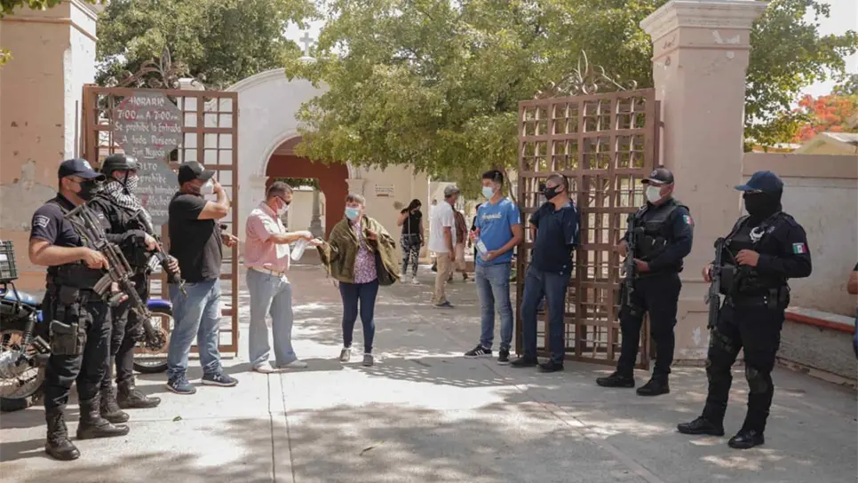 La población acata prevención Covid-19 en los panteones, este Día de las Madres