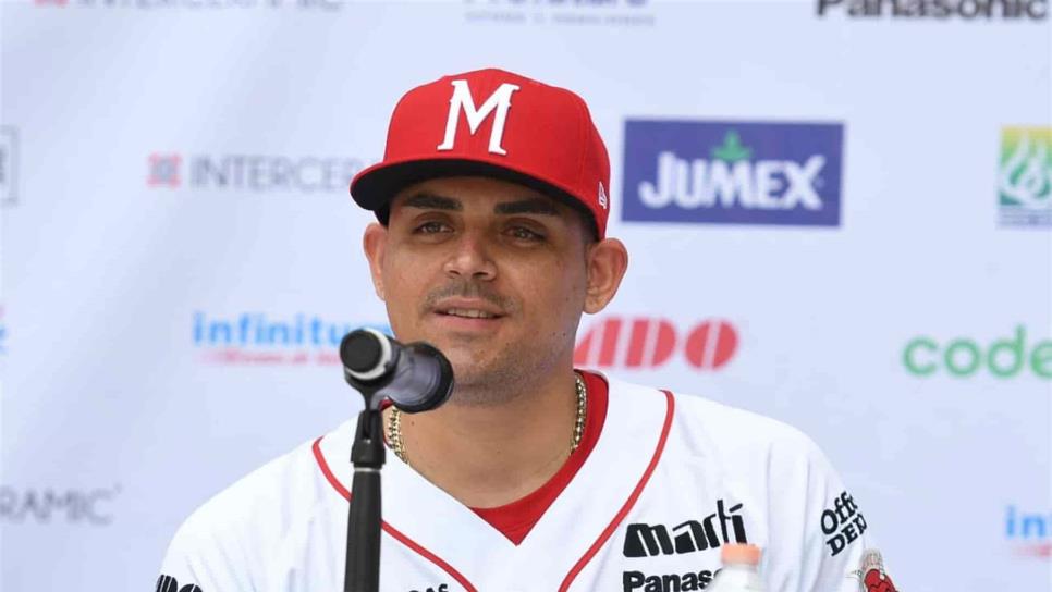 Presenta Diablos Rojos del México a Roberto Osuna