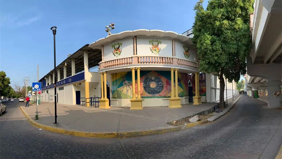 Develan placa por 100 años del Estadio Universitario, el más antiguo el país