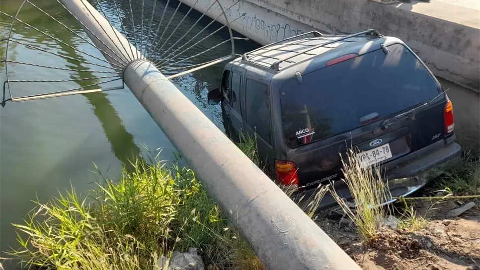 Adulto mayor cae a un canal de riego en Los Mochis