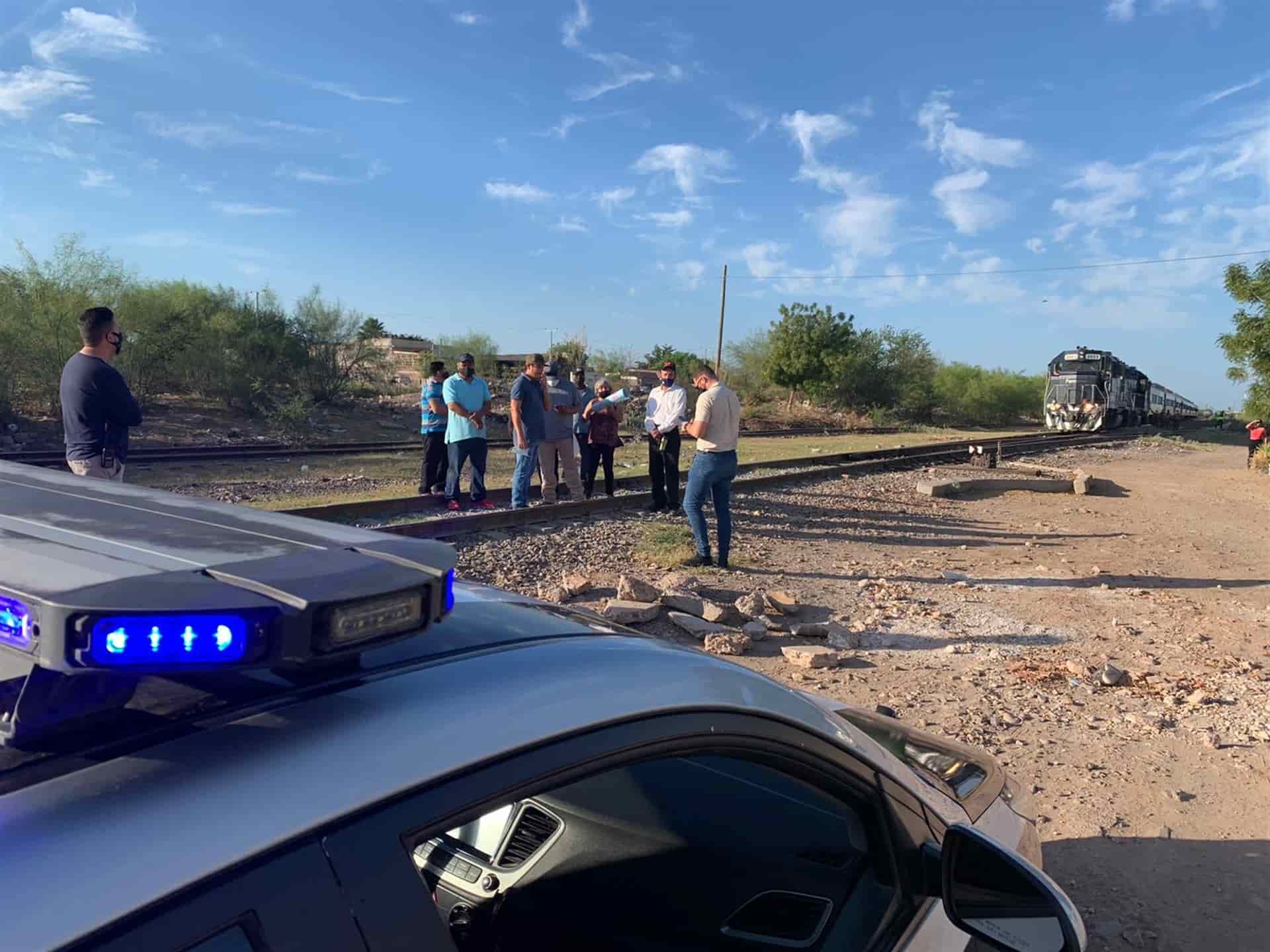 Empleados de Ferromex se manifiestan y bloquean el acceso de El Chepe