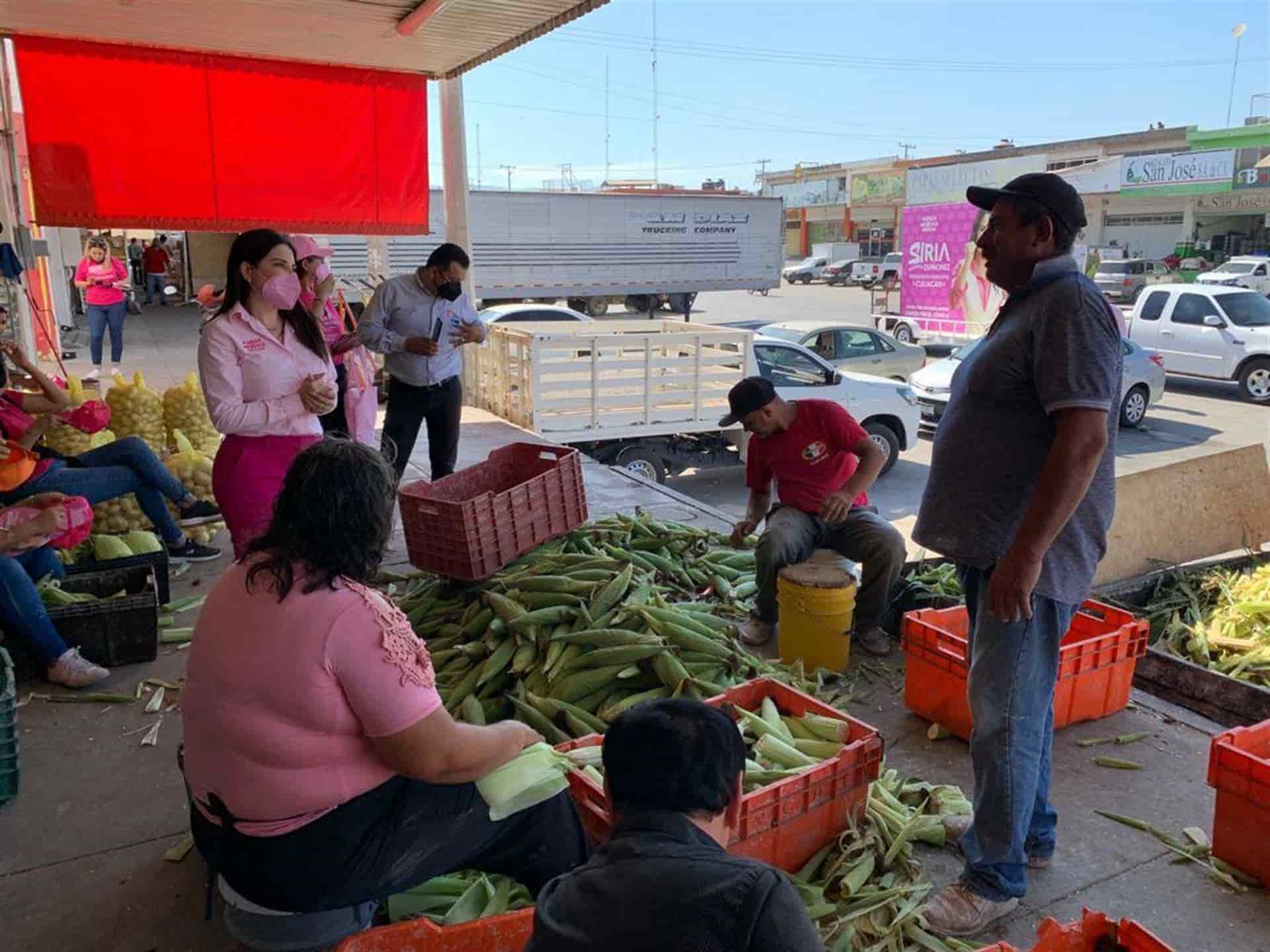 Siria Quiñonez se compromete a mejorar el mercado de abastos de Culiacán