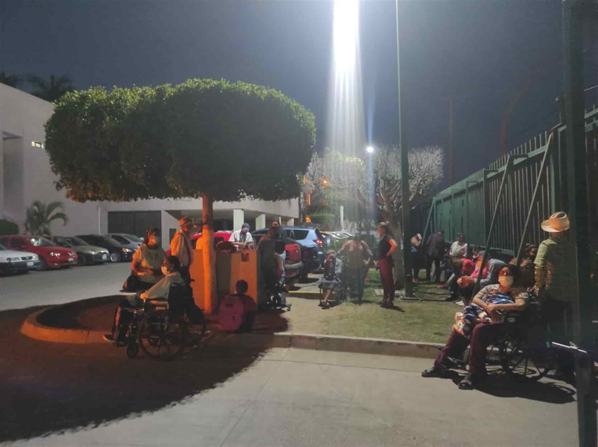 Colapsa techo del área de hemodiálisis del IMSS No. 49