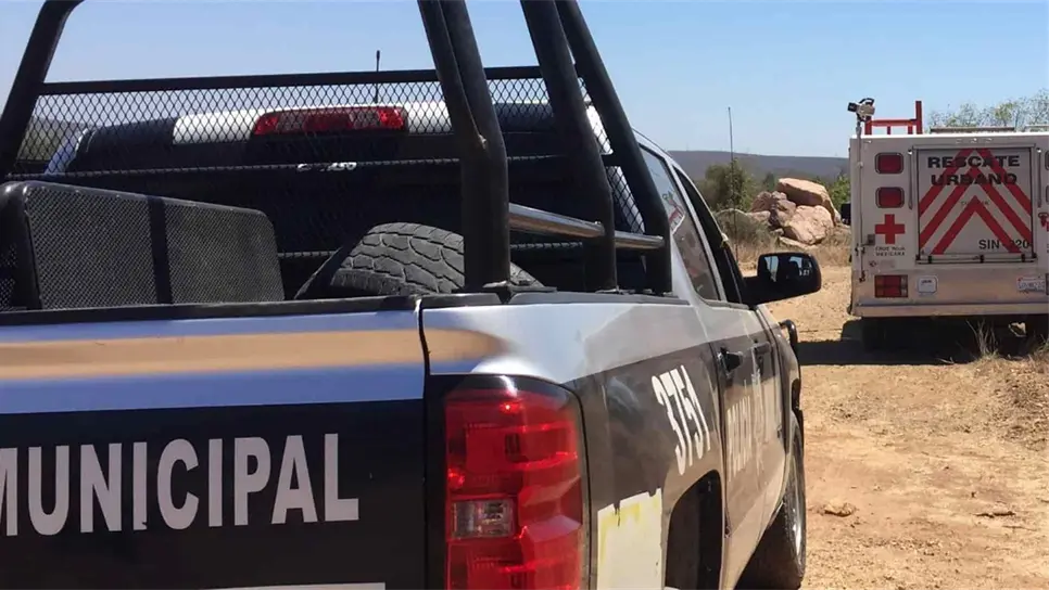 Góndola vuelca en carretera a la sindicatura de Tepuche