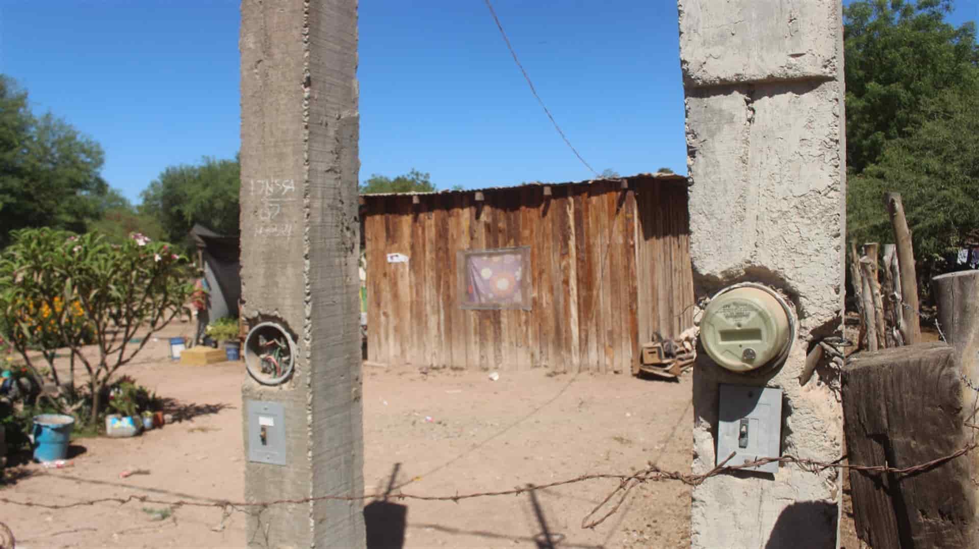 CFE le niega la luz a vecina del 5 de Mayo por adeudo de familiar