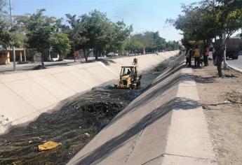 Avanza limpieza y desazolve de drenes en Ahome