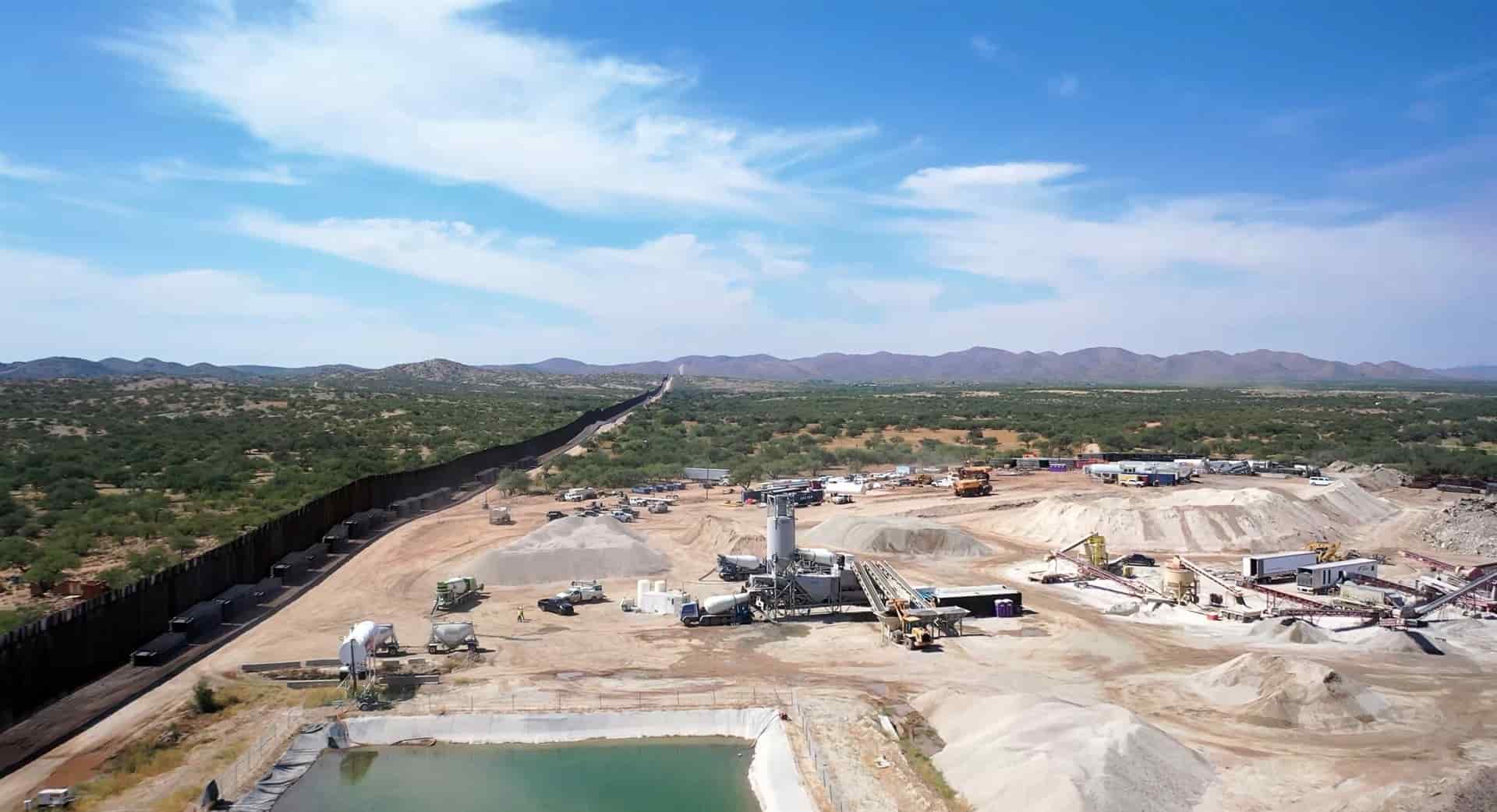 Los restos del muro de Trump, abandonados en reservas naturales