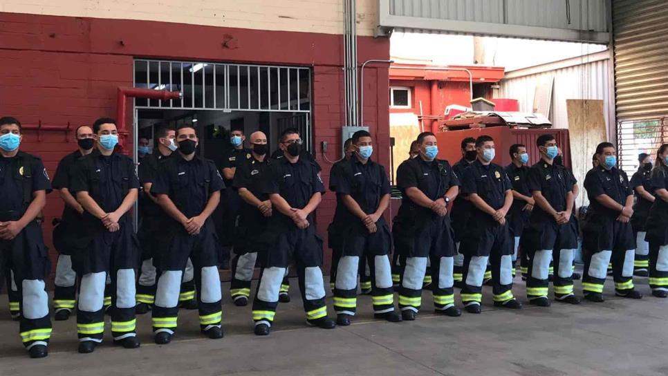 Entregan uniformes a bomberos de Culiacán