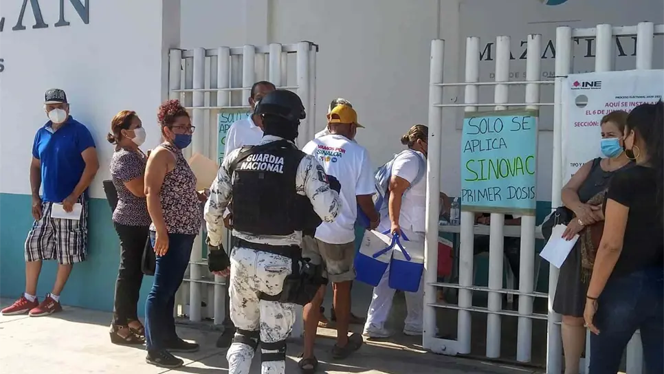 Inicia vacunación a mayores de 50 años y embarazadas en Mazatlán
