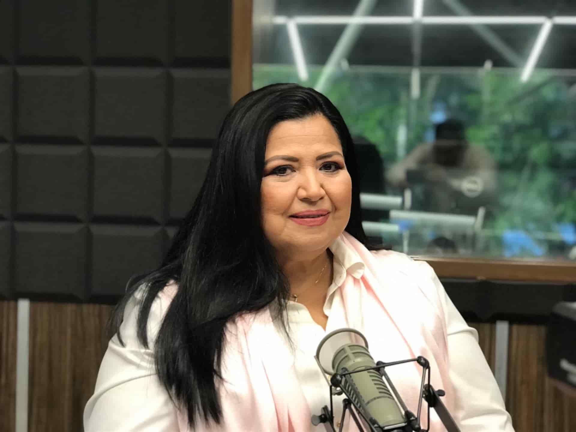 Asegura Rosa Elena Millán que no se bajará de la contienda