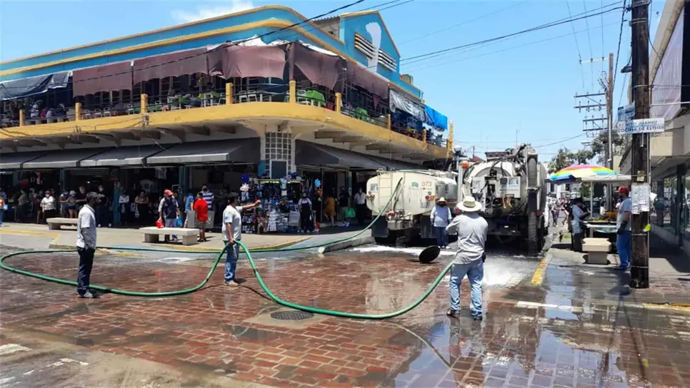 Invitan a locatarios restauranteros del mercado Pino Suárez a colocar trampas de grasa