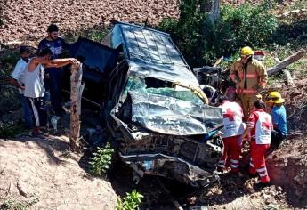 Accidente deja dos lesionados sobre la México 15, en Tamazula II