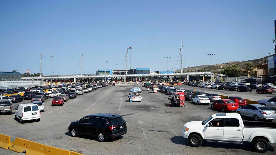 EEUU extiende otro mes el cierre fronterizo terrestre con Canadá y México