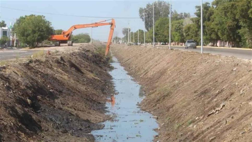 Al 100 % limpieza de drenes y canales en Ahome