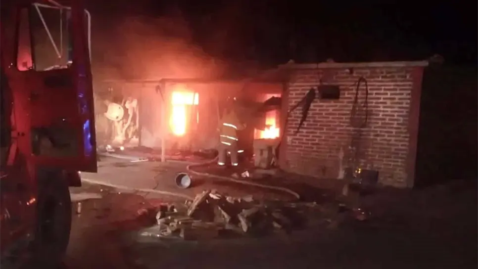 Reportan comando armado y casa incendiada en el Poblado 7