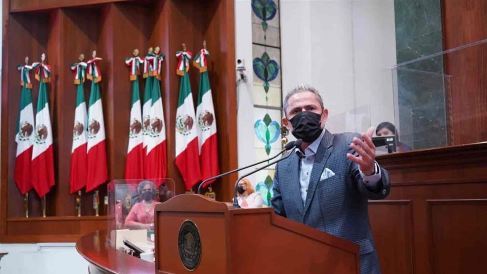 Diputado del PAN en Sinaloa critica compra de refinería por AMLO