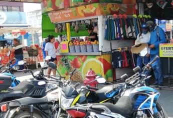 Conductores y comerciantes obstruyen hidrantes contra incendios en Mazatlán