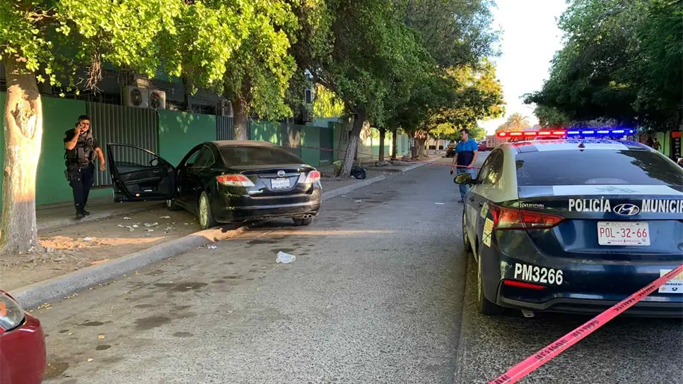 Muere hombre apuñalado por un motociclista que chocó la esposa