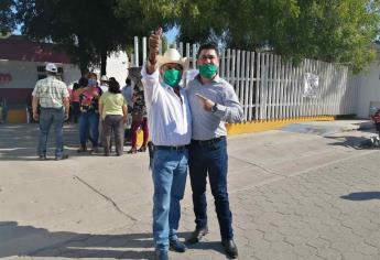 Vicente Pico emite su voto en El Fuerte