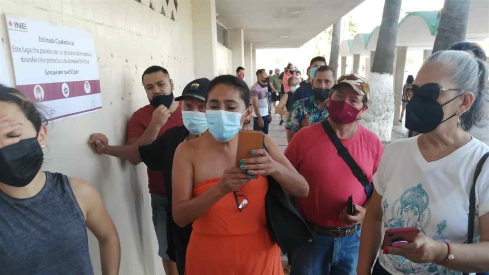 No somos chinos, somos mexicanos y no pudimos votar, queja de turista en Mazatlán