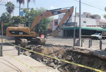 Por socavón, se quedan sin agua habitantes de Playa Sur