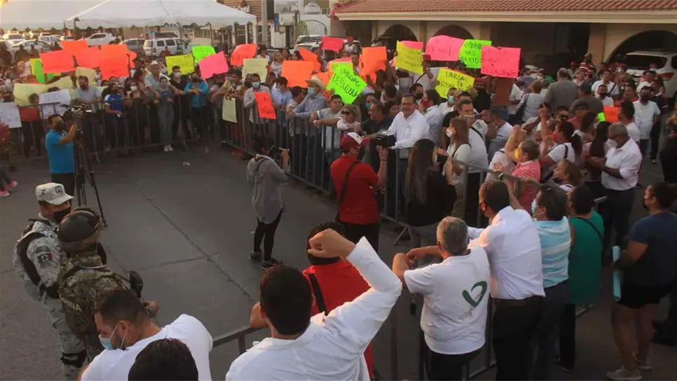 Marco Osuna y Domingo Vázquez instalan plantón permanente en el CME