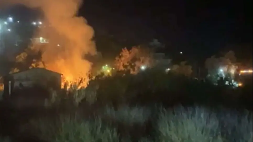 Incendio en baldío de Topolobampo moviliza a Bomberos
