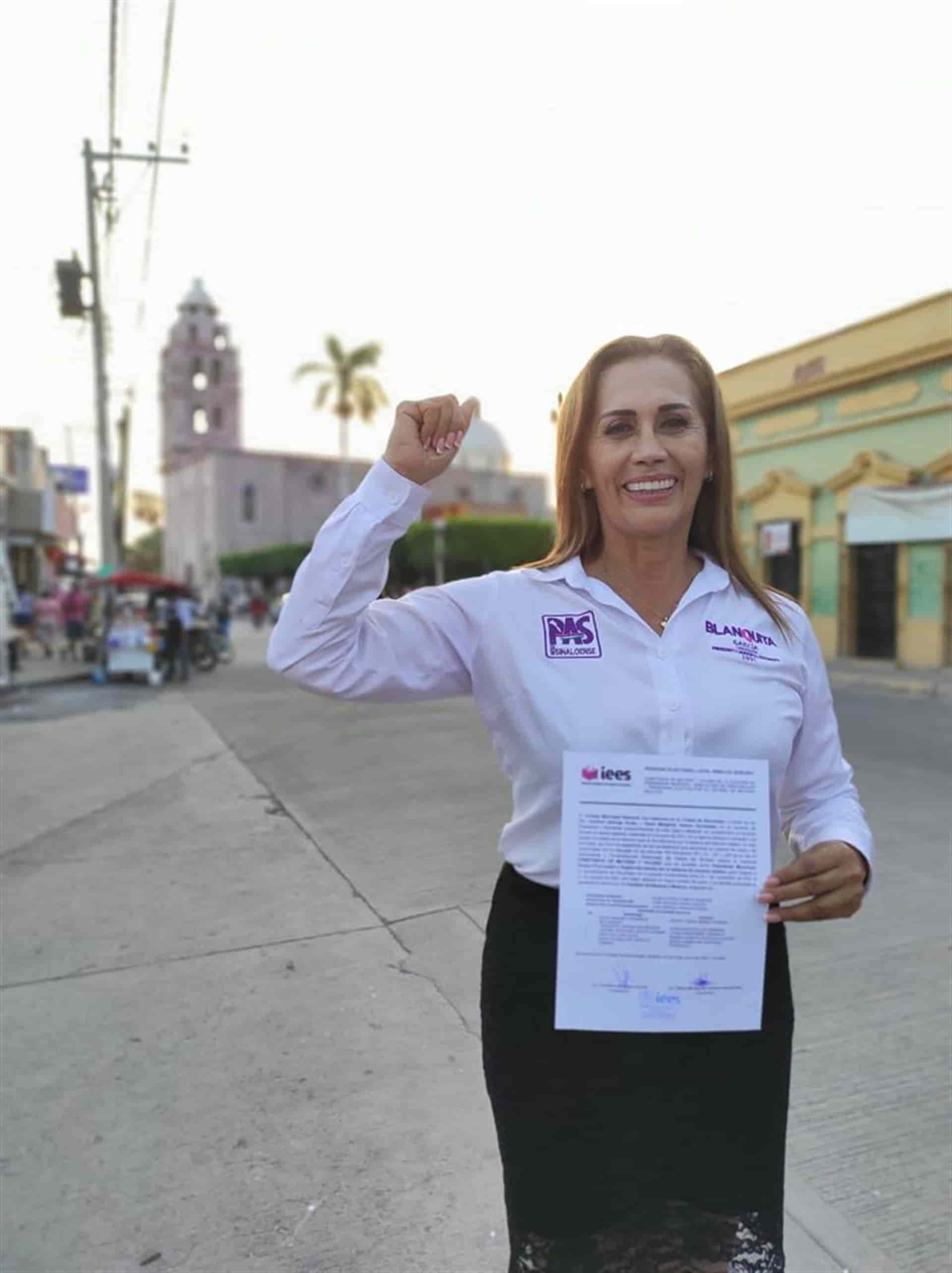 Blanca García recibe constancia como Presidenta Municipal de Escuinapa