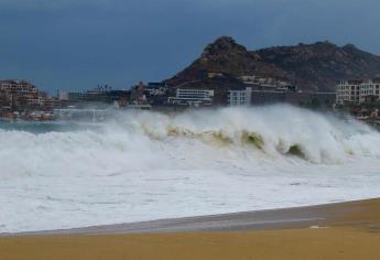 Tormenta tropical Carlos avanza por el Pacífico lejos de las costas mexicanas