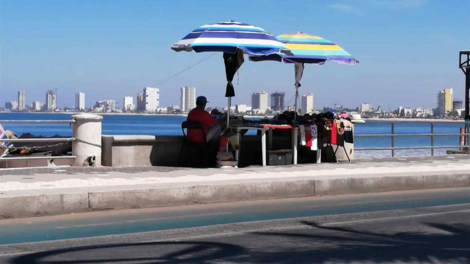 Piden vendedores de playa de Mazatlán orden en la zona