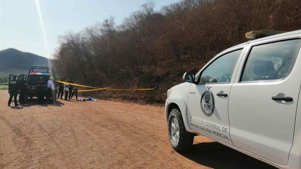 Con fractura cráneo y pies destrozados, hallan cadáver en Pericos