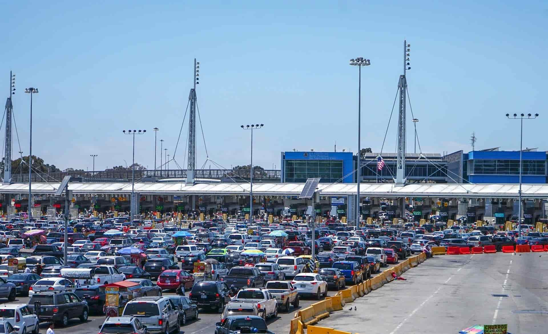 Migrantes intentan cruces ilegales hacia EE.UU. en coches particulares