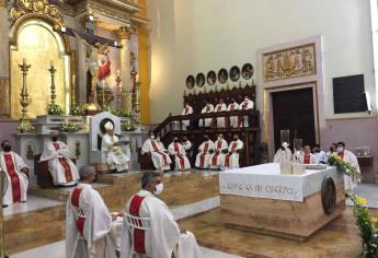 Obispo ordena a tres nuevos sacerdotes en Culiacán