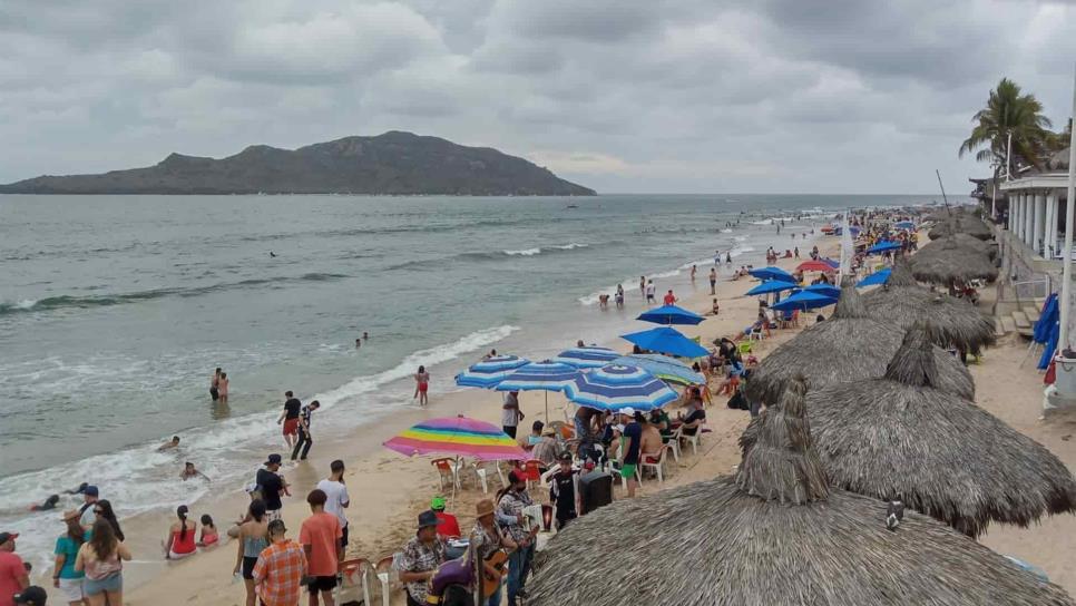 Pese a tormenta en el Pacífico, reportan playas tranquilas en Mazatlán