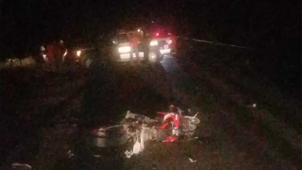 Aprovechan la mañana para visitar a sus padres al panteón