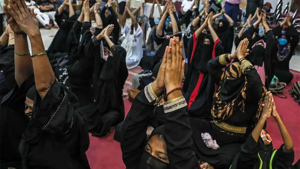 El yoga, la práctica milenaria de la India que se esparce en la pandemia