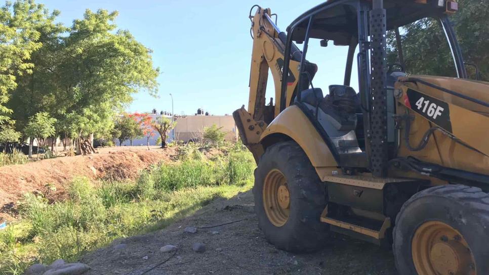 Avanza limpieza de arroyos, canales y drenes peligrosos de Culiacán