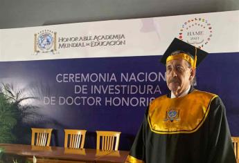 Melchor Angulo recibe reconocimiento Honoris Causa