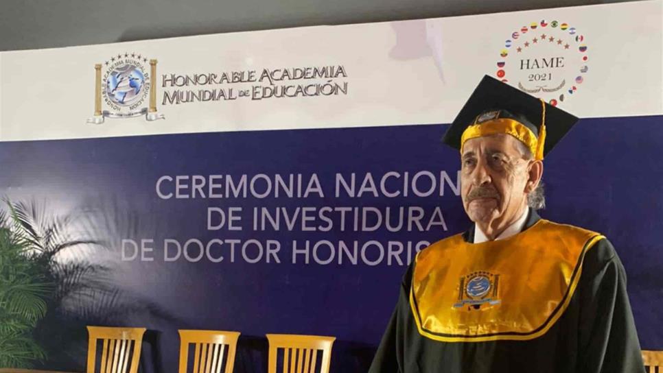 Melchor Angulo recibe reconocimiento Honoris Causa