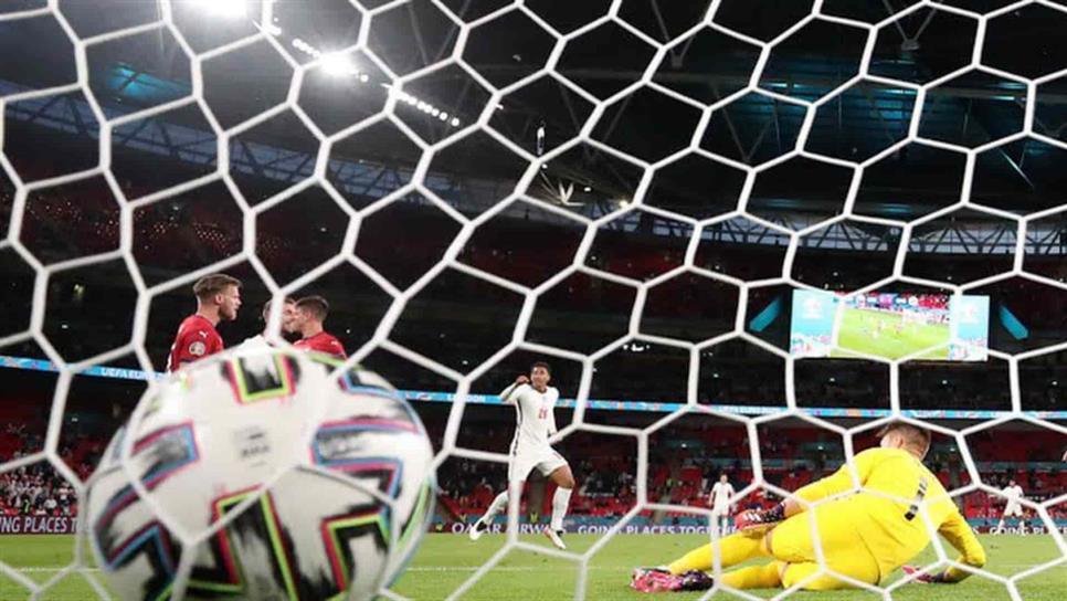 Inglaterra vence a República Checa y obtiene su pase a los octavos de final