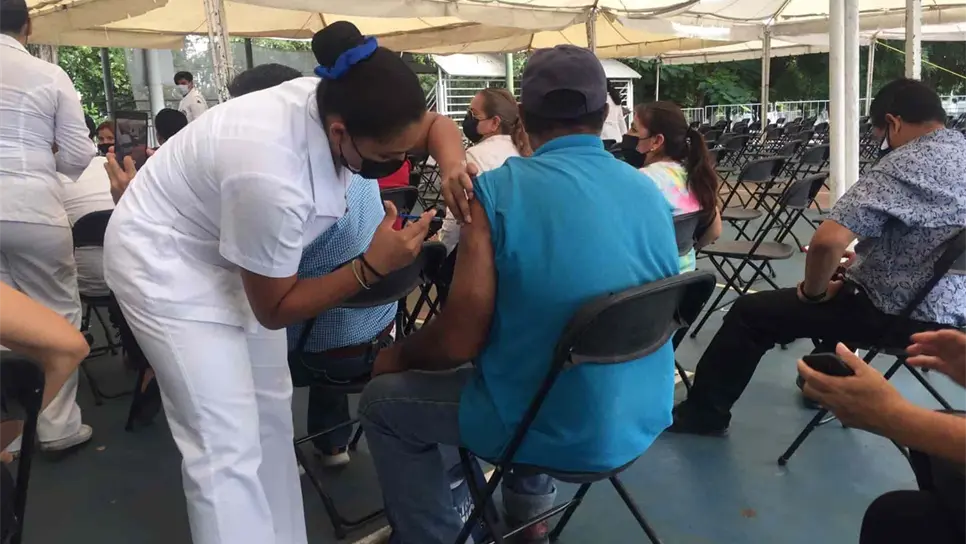 Exhortan a empresas a dar permisos para vacunarse