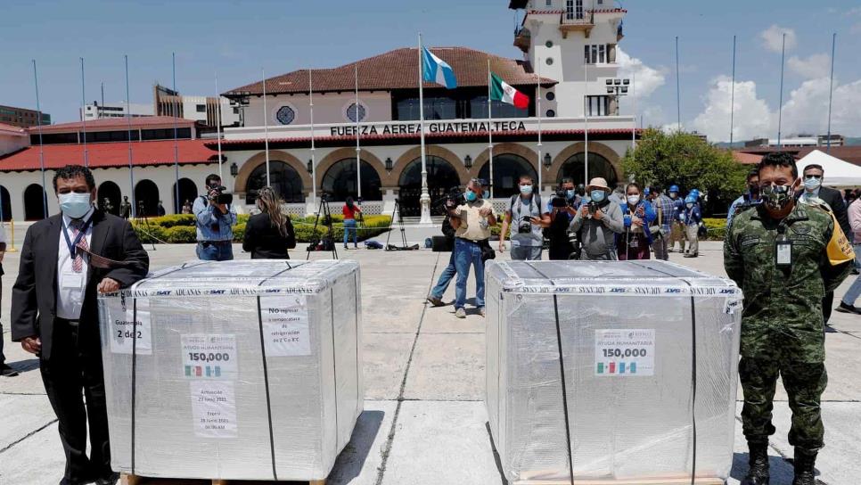 México entrega a Guatemala un primer donativo de 150 mil dosis de AstraZeneca